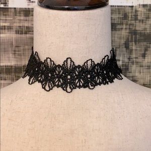 Ribbon choker in black